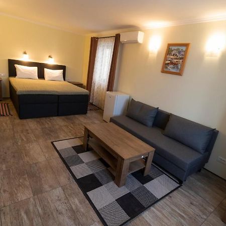 Taverna & Rooms Сутиван Екстериор снимка