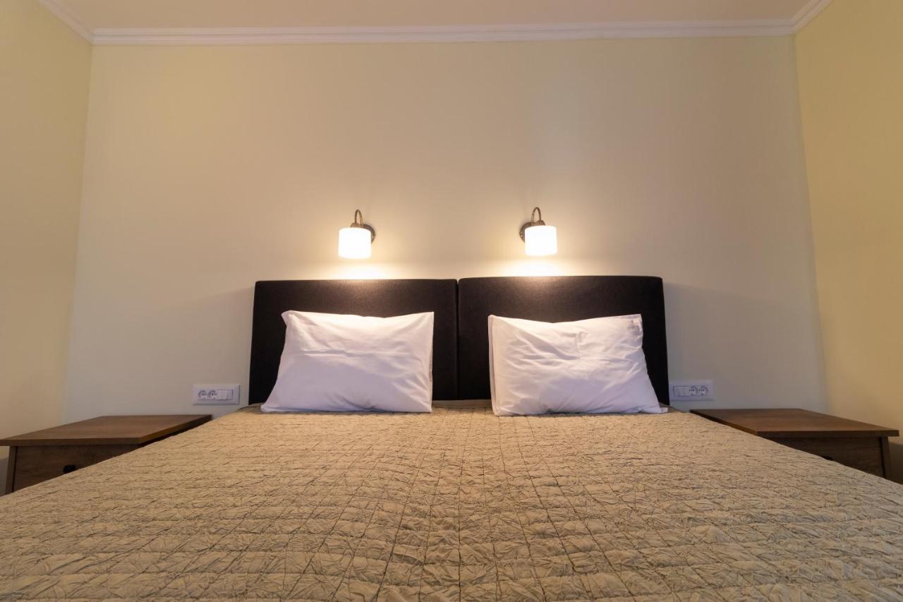 Taverna & Rooms Сутиван Екстериор снимка