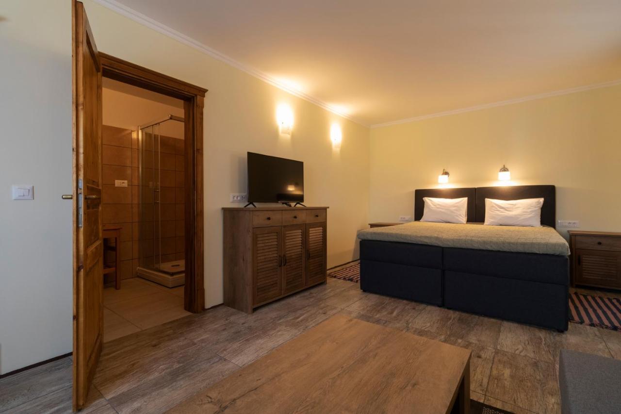 Taverna & Rooms Сутиван Екстериор снимка