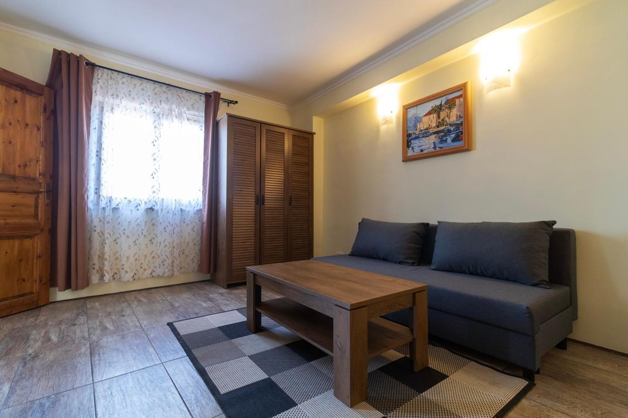 Taverna & Rooms Сутиван Екстериор снимка