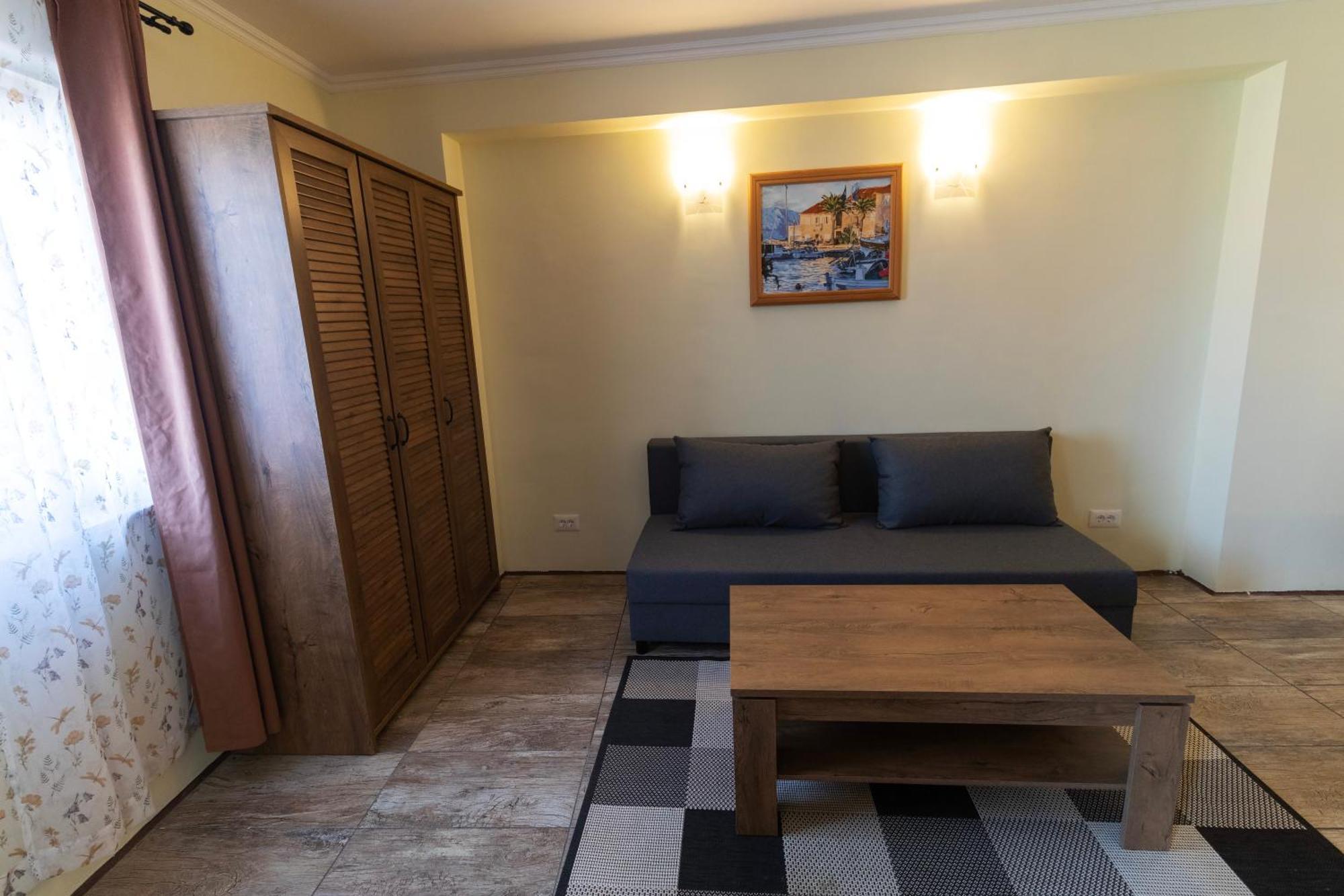 Taverna & Rooms Сутиван Екстериор снимка
