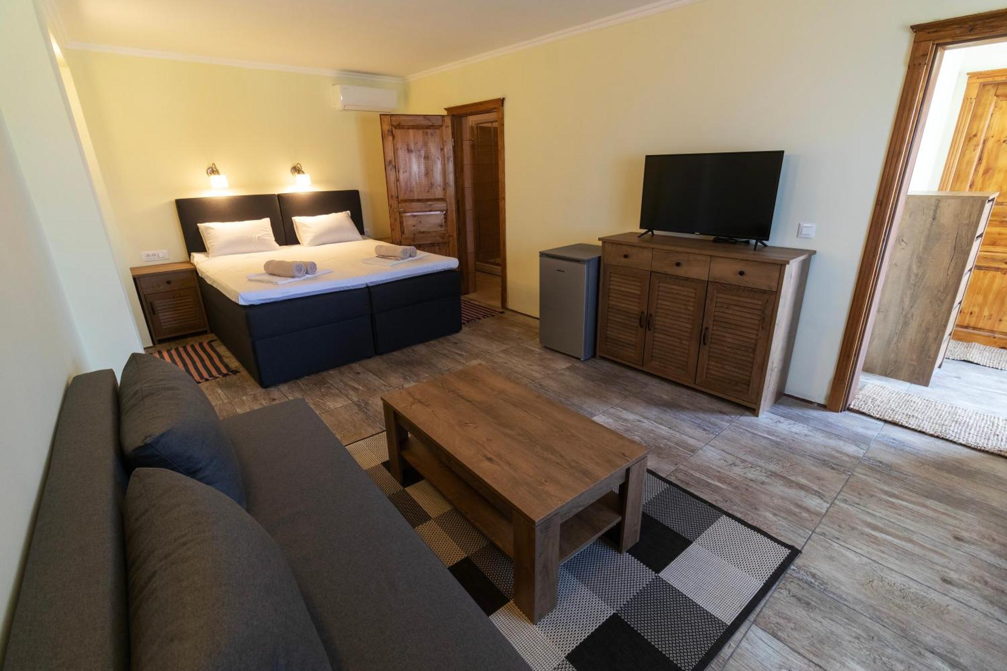 Taverna & Rooms Сутиван Екстериор снимка