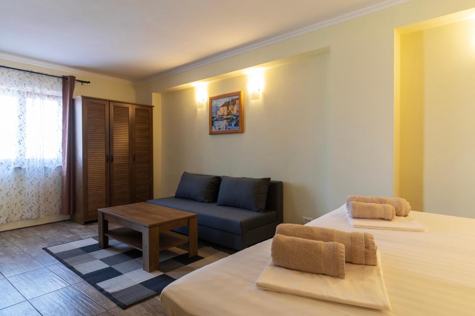 Taverna & Rooms Сутиван Екстериор снимка