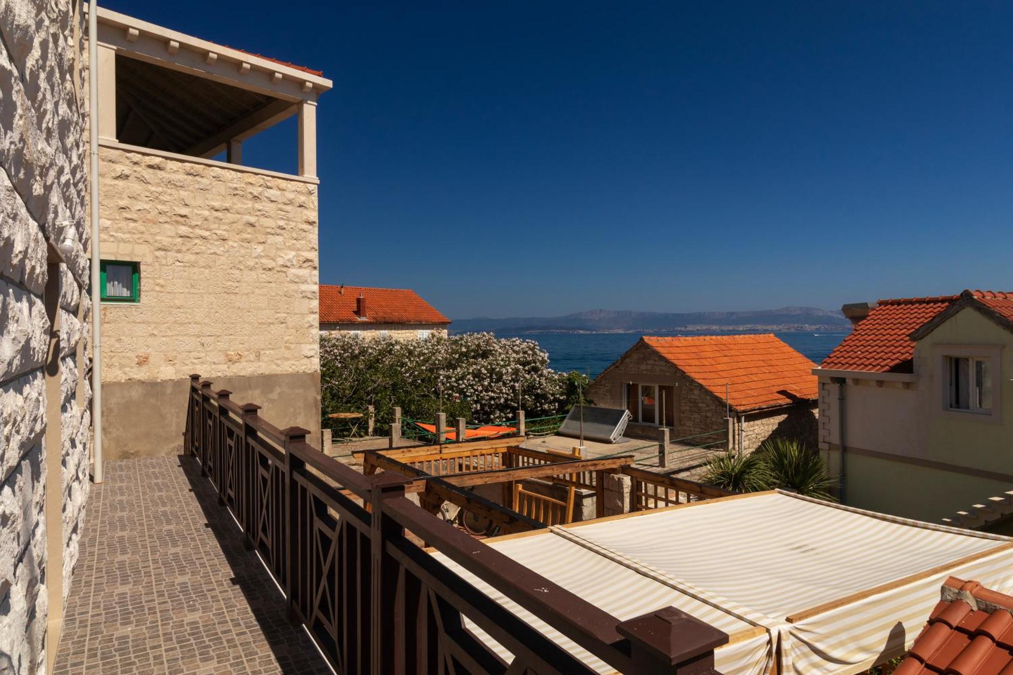 Taverna & Rooms Сутиван Екстериор снимка