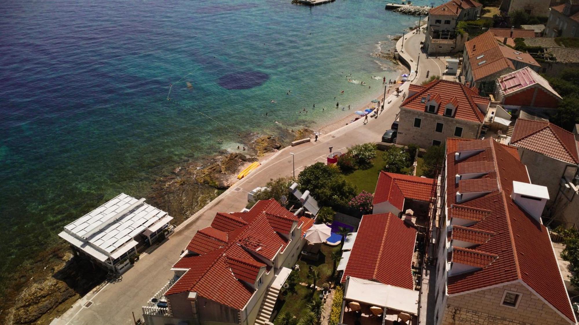 Taverna & Rooms Сутиван Екстериор снимка