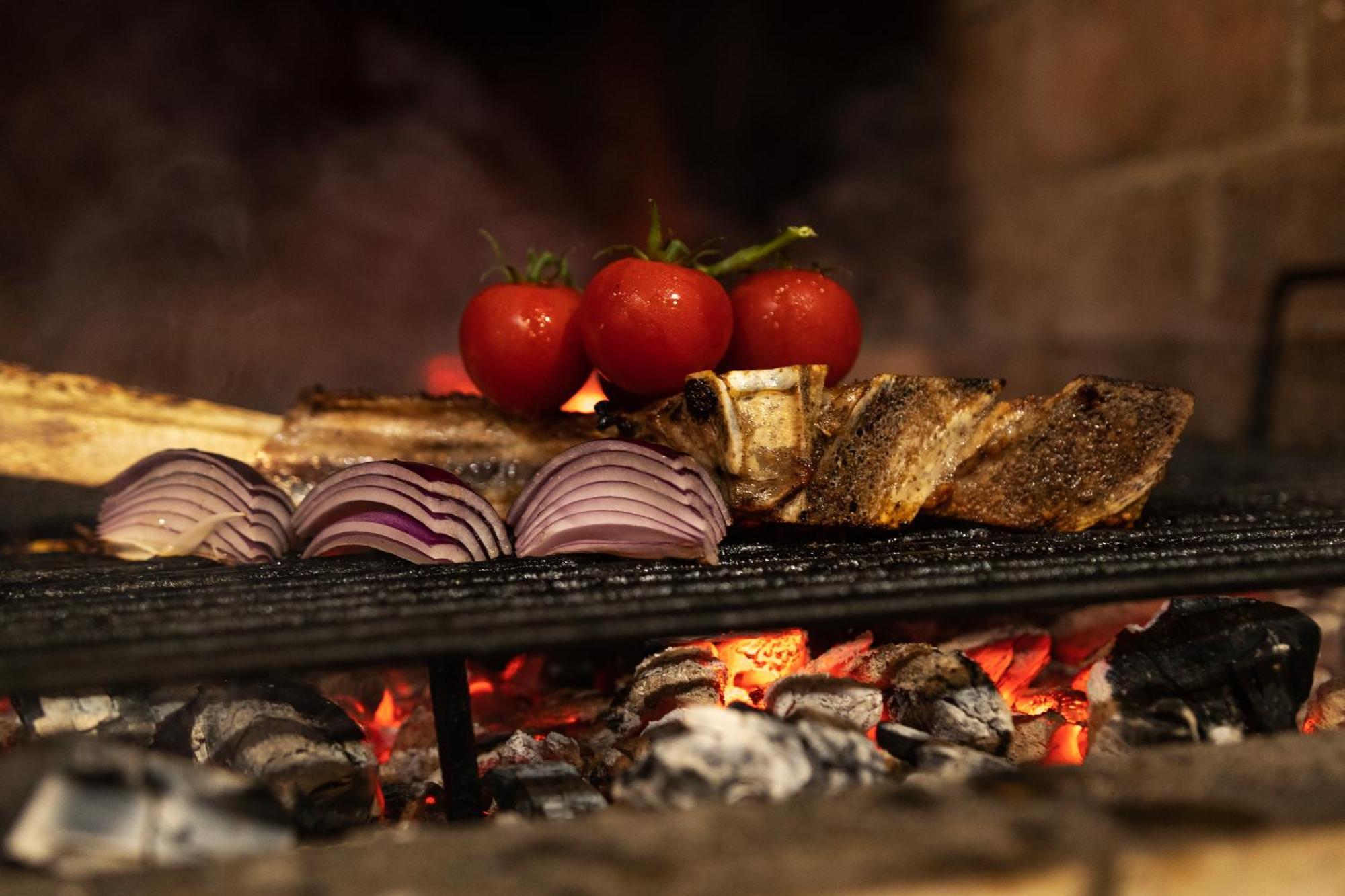 Taverna & Rooms Сутиван Екстериор снимка