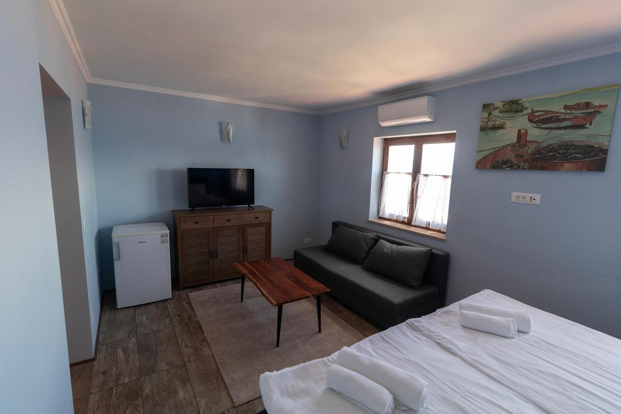 Taverna & Rooms Сутиван Екстериор снимка