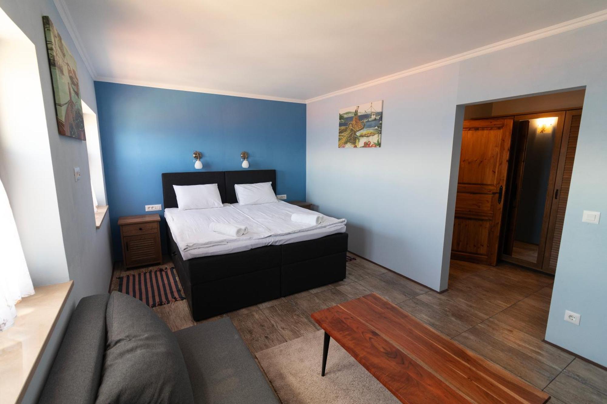 Taverna & Rooms Сутиван Екстериор снимка