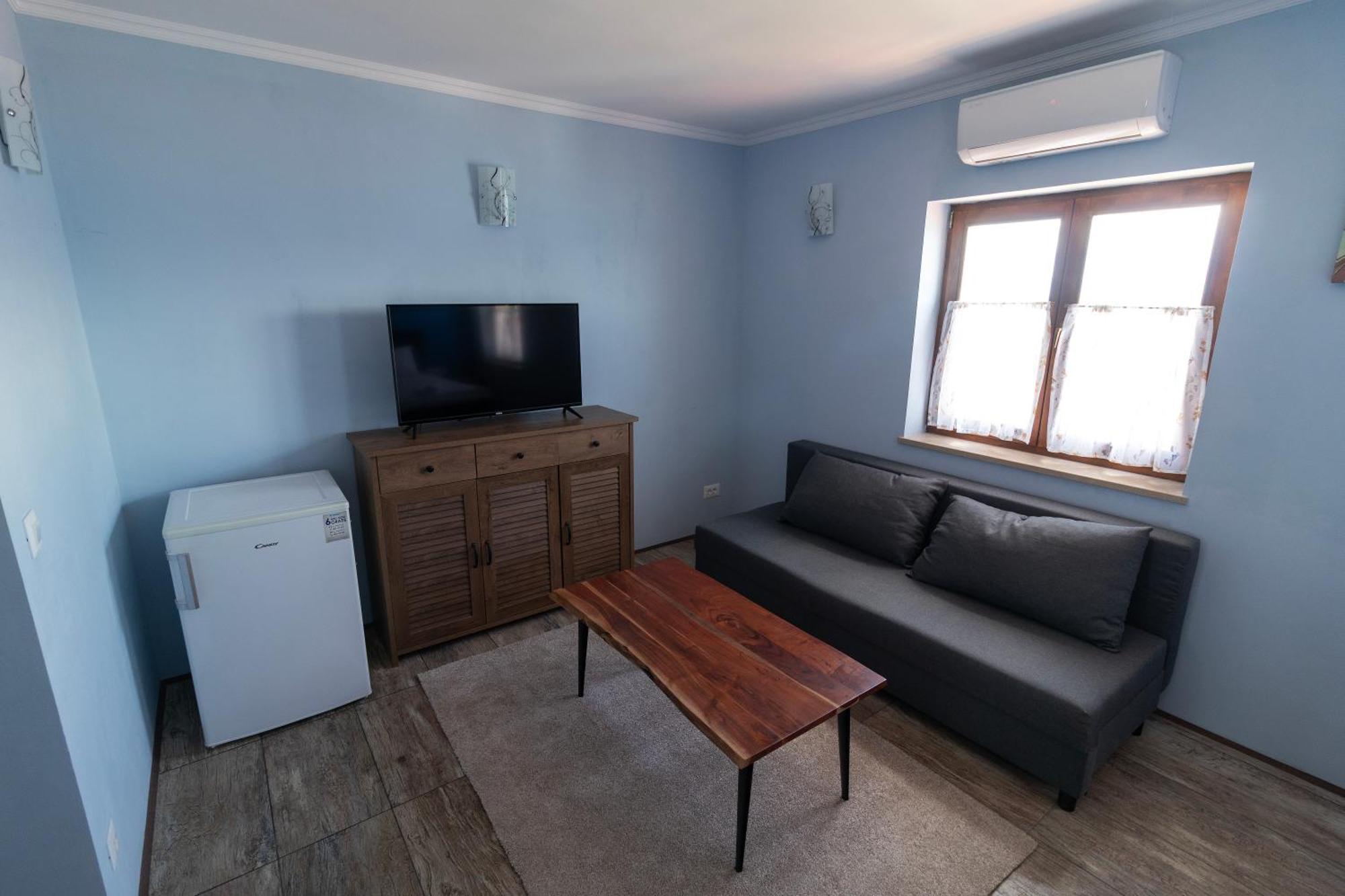 Taverna & Rooms Сутиван Екстериор снимка